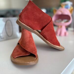 Born Wide Strap Suede Leather Sandals Size 6